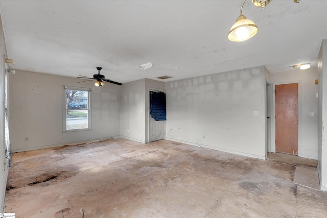 unfurnished room with a textured ceiling and ceiling fan