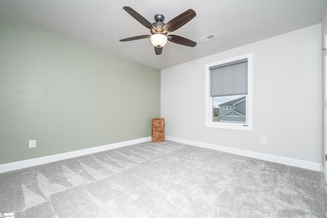 unfurnished room with light carpet and ceiling fan