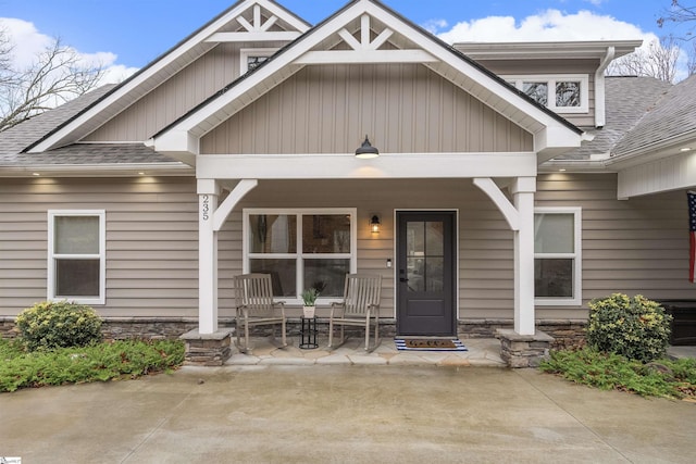 doorway to property with covered porch