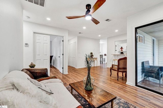 living room with ceiling fan and light wood-type flooring