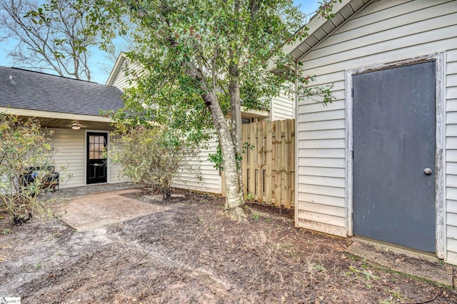 doorway to property featuring a patio