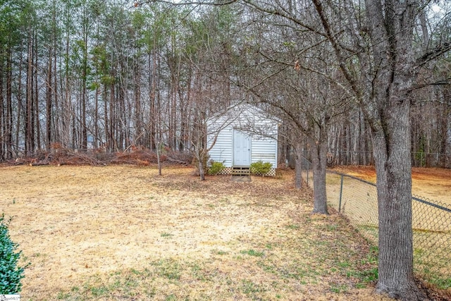 view of yard with a storage unit