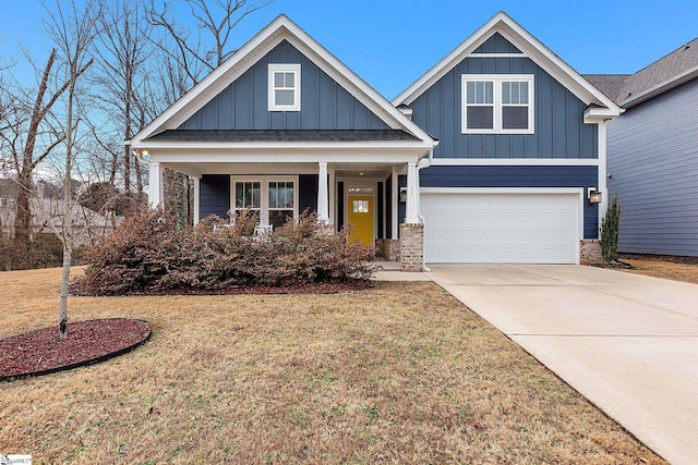 craftsman house with a garage and a front lawn