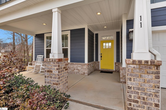 property entrance featuring a porch