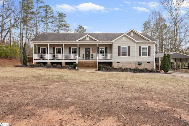 view of front of house featuring a front lawn, a carport, and a porch