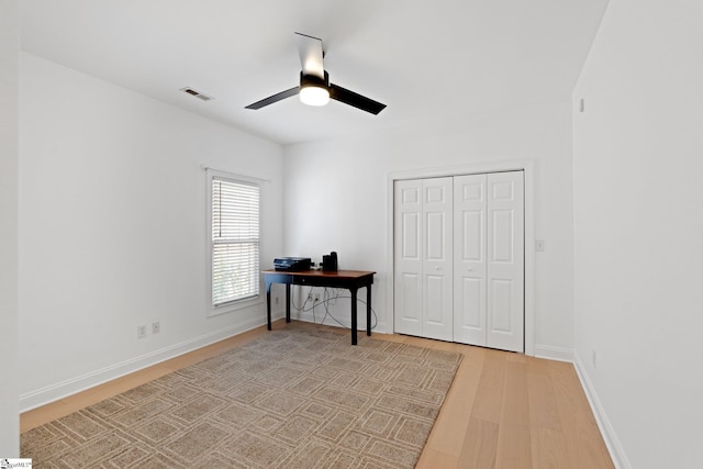 bedroom with light hardwood / wood-style floors, a closet, and ceiling fan