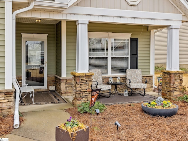 entrance to property featuring a porch