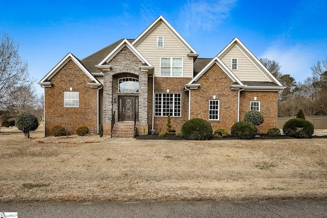 view of front of home featuring a front yard