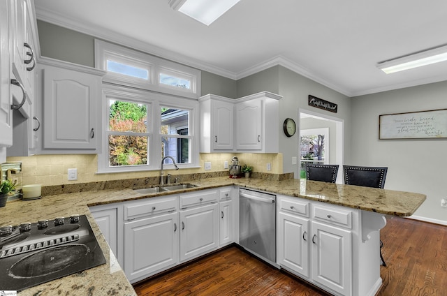 kitchen with black stovetop, sink, white cabinets, stainless steel dishwasher, and kitchen peninsula