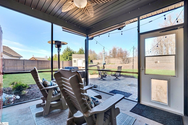 sunroom / solarium with ceiling fan