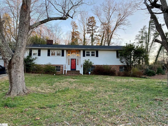 view of front facade featuring a front yard