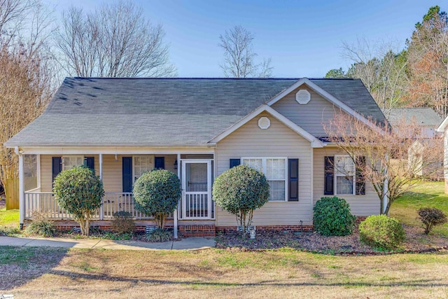 view of front of property with covered porch and a front lawn