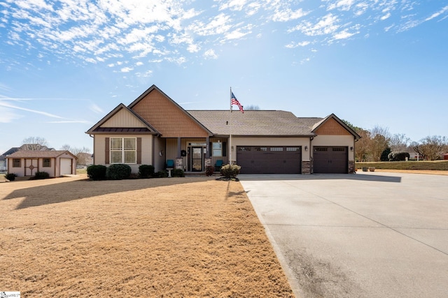 craftsman house featuring a garage