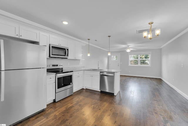 kitchen with sink, stainless steel appliances, kitchen peninsula, white cabinets, and hanging light fixtures