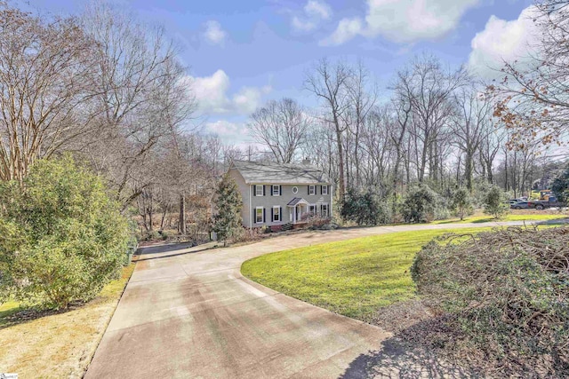 view of front of property with a front yard