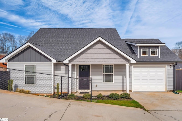 view of front facade featuring a garage