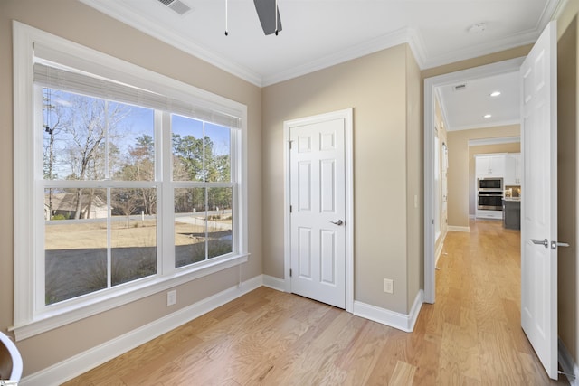 unfurnished bedroom featuring light wood-type flooring, crown molding, and ceiling fan