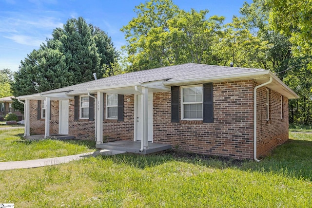 view of front of house featuring a front yard