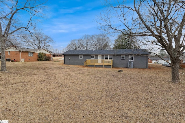 view of front of home featuring a front yard and a wooden deck