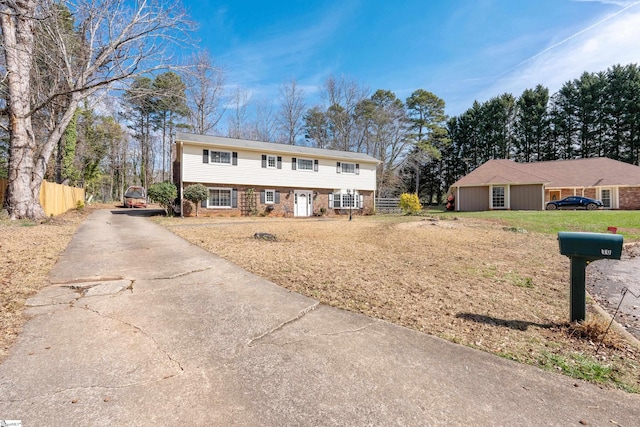 view of front of property with a front lawn