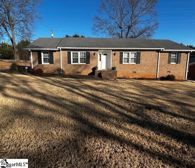 ranch-style house featuring crawl space, a front lawn, and brick siding