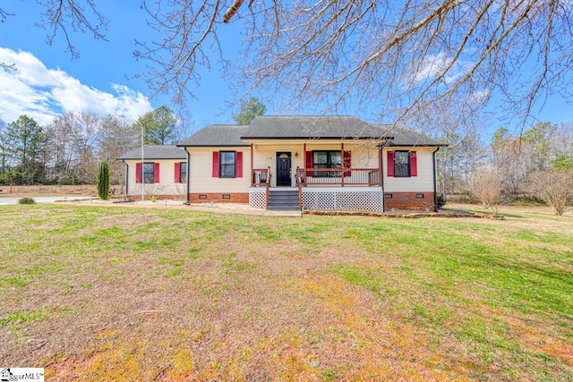 view of front of house featuring a porch, a front lawn, and crawl space