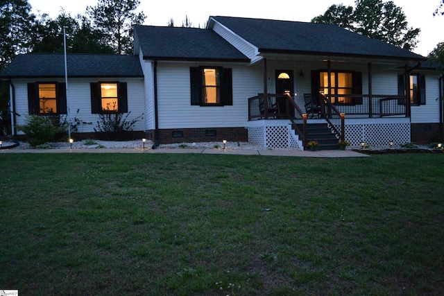 view of front of property featuring a porch, crawl space, and a front yard