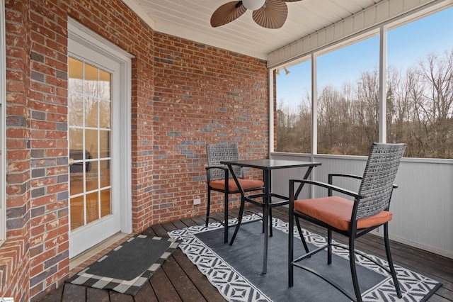 sunroom featuring a ceiling fan