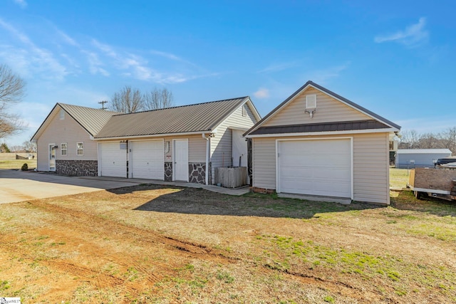 view of detached garage