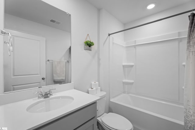 full bathroom with toilet, vanity, visible vents, and shower / bathtub combination with curtain