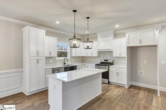 120 Bonaire Pt, Anderson, SC 29621 - kitchen featuring stainless steel appliances, light countertops, white cabinetry, and a center island