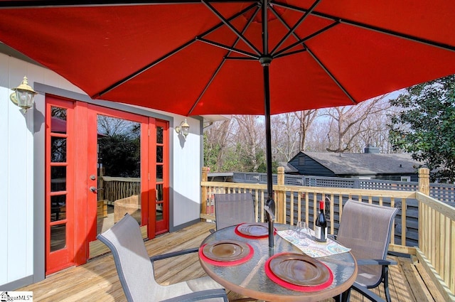 deck featuring outdoor dining space