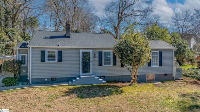 view of front of house with a front yard, crawl space, and roof with shingles