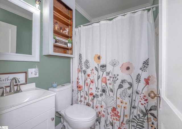 full bath featuring a shower with curtain, vanity, toilet, and crown molding