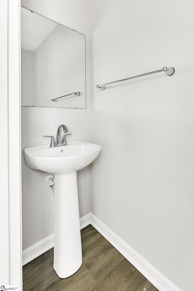 bathroom featuring wood finished floors and baseboards