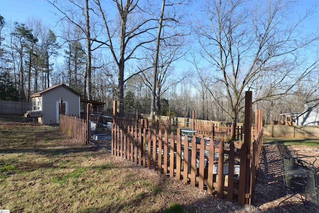 view of yard with an outbuilding and fence