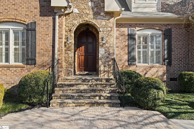 entrance to property with crawl space and brick siding