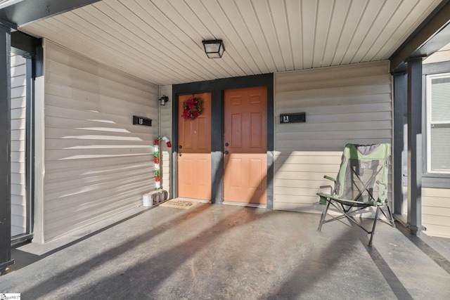 property entrance featuring covered porch