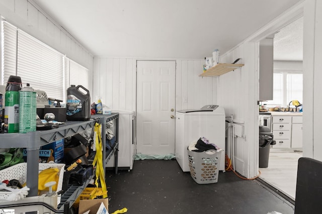 storage with washer / clothes dryer