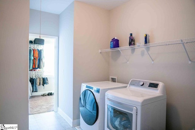 laundry room with laundry area, baseboards, and independent washer and dryer