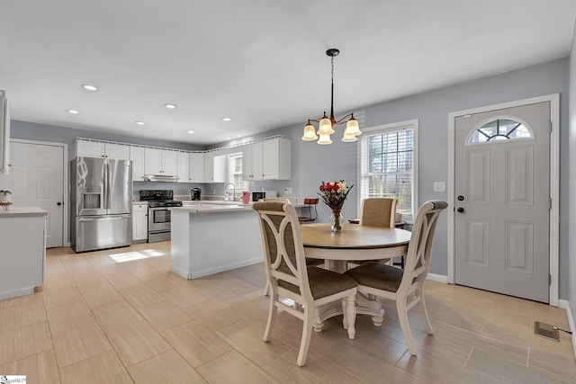 dining space with baseboards, recessed lighting, visible vents, and an inviting chandelier