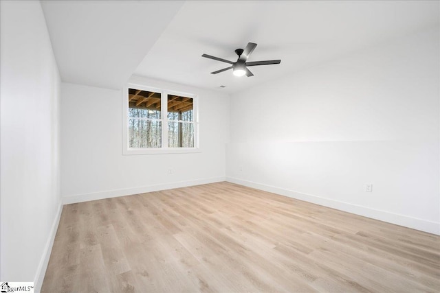 unfurnished room featuring light wood-type flooring, ceiling fan, and baseboards