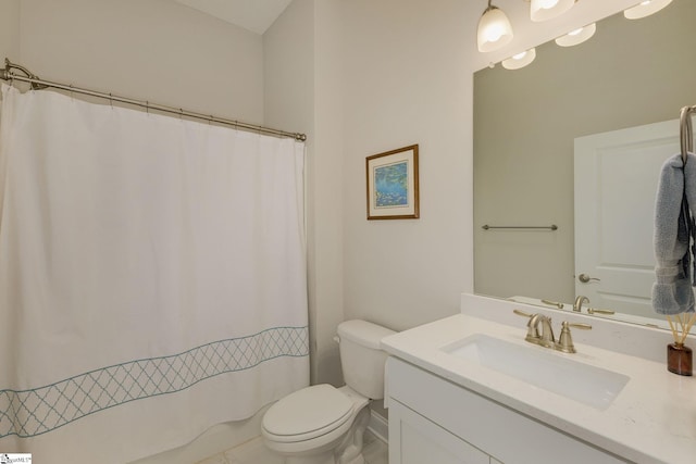 full bathroom with a shower with curtain, vanity, and toilet