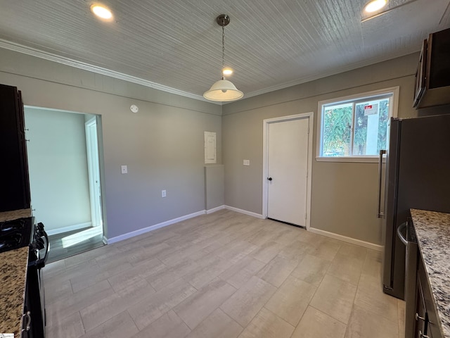 unfurnished dining area with ornamental molding, light wood-style flooring, and baseboards