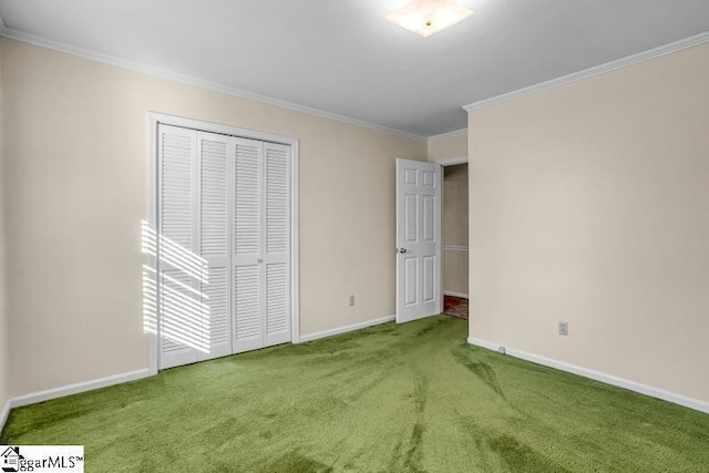 unfurnished bedroom with carpet, baseboards, a closet, and ornamental molding