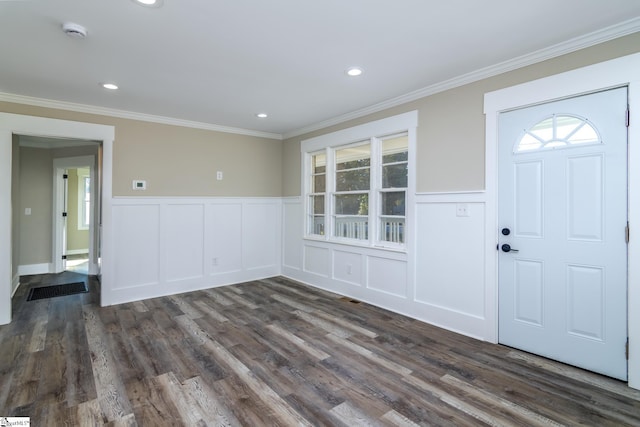 entrance foyer featuring dark wood-style floors, a wainscoted wall, recessed lighting, and crown molding