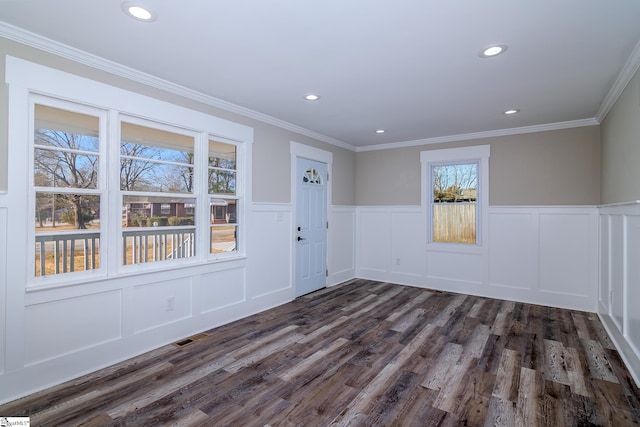 spare room with dark wood-style floors, wainscoting, ornamental molding, and recessed lighting