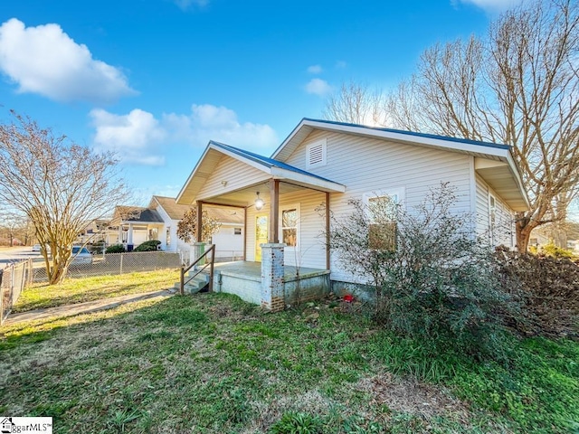 view of front of property with a front lawn and fence