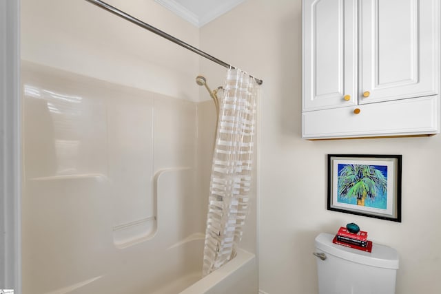 full bathroom with crown molding, toilet, and shower / tub combo with curtain