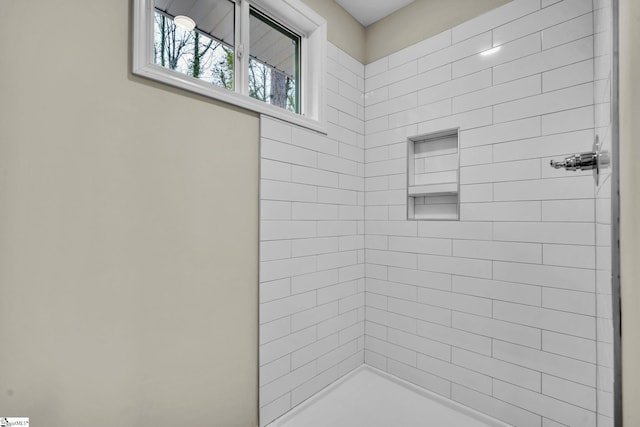 bathroom featuring tiled shower